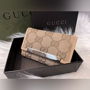 GUCCI MONOGRAM GOLD GG IN BOX key holder & authentic gift bag